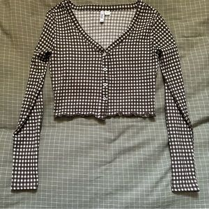 Cropped long sleeve gingham top